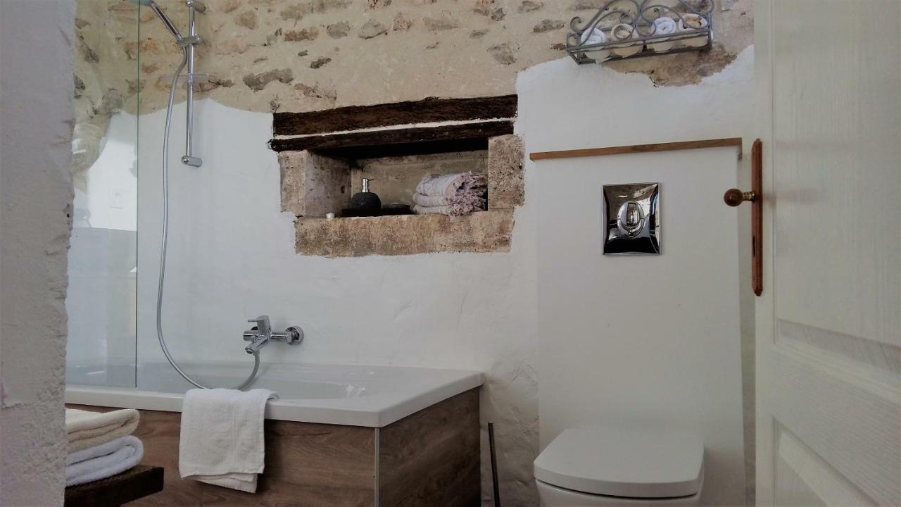 Le Gite Des Chambres De La Grange Cherval Eksteriør billede